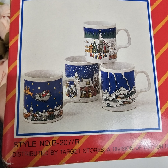 Vintage Stoneware Set of 4 Christmas Mugs made in Japan - Picture 11 of 11